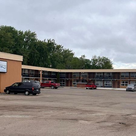 Devils Lake Inn By Oyo Near Devils Lake Regional Airport Esterno foto