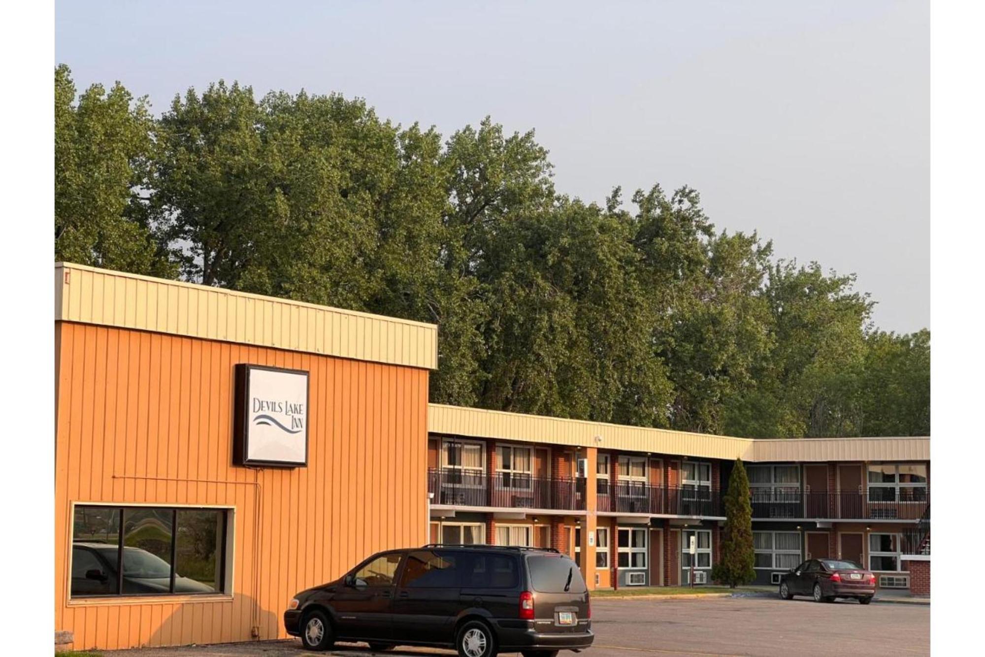 Devils Lake Inn By Oyo Near Devils Lake Regional Airport Esterno foto