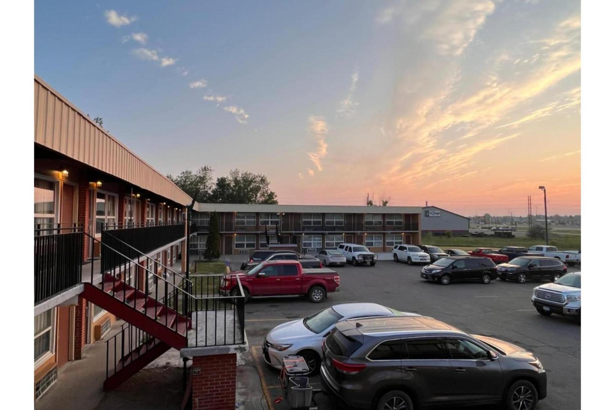 Devils Lake Inn By Oyo Near Devils Lake Regional Airport Esterno foto